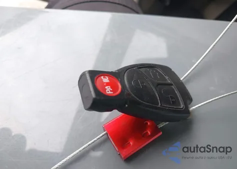 2004 Mercedes-Benz E 320 z USA, uszkodzony, nr VIN WDBUF65J64A410689